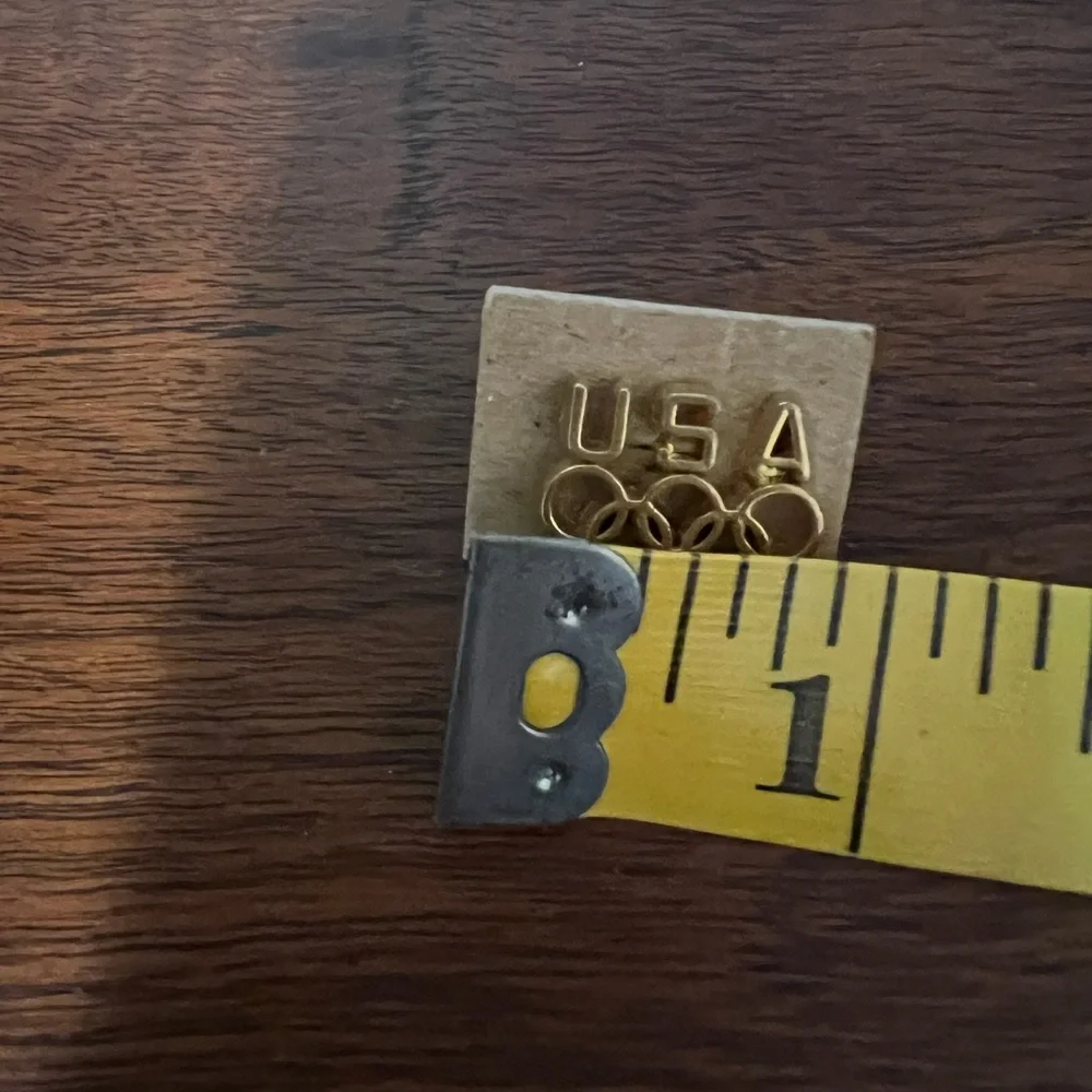 Vintage Gold Tone USA Olympic Team Lapel Pin